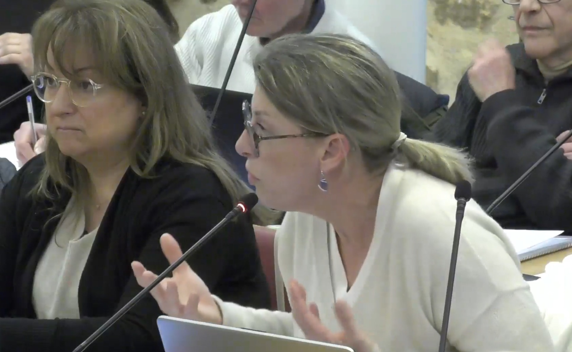 Peut être une image de 2 personnes, personnes qui étudient, hautbois et clarinette