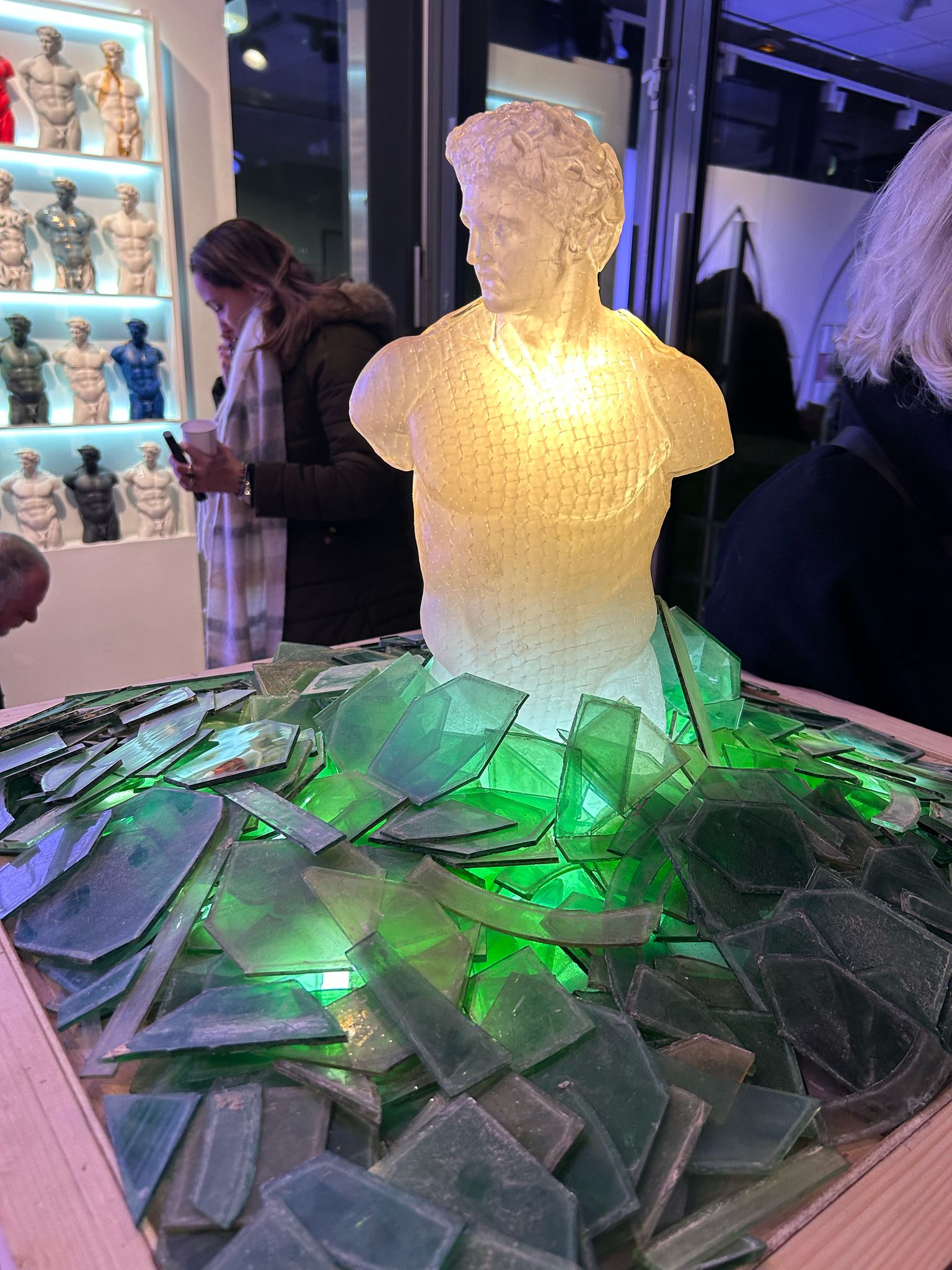 Aucune description de photo disponible.