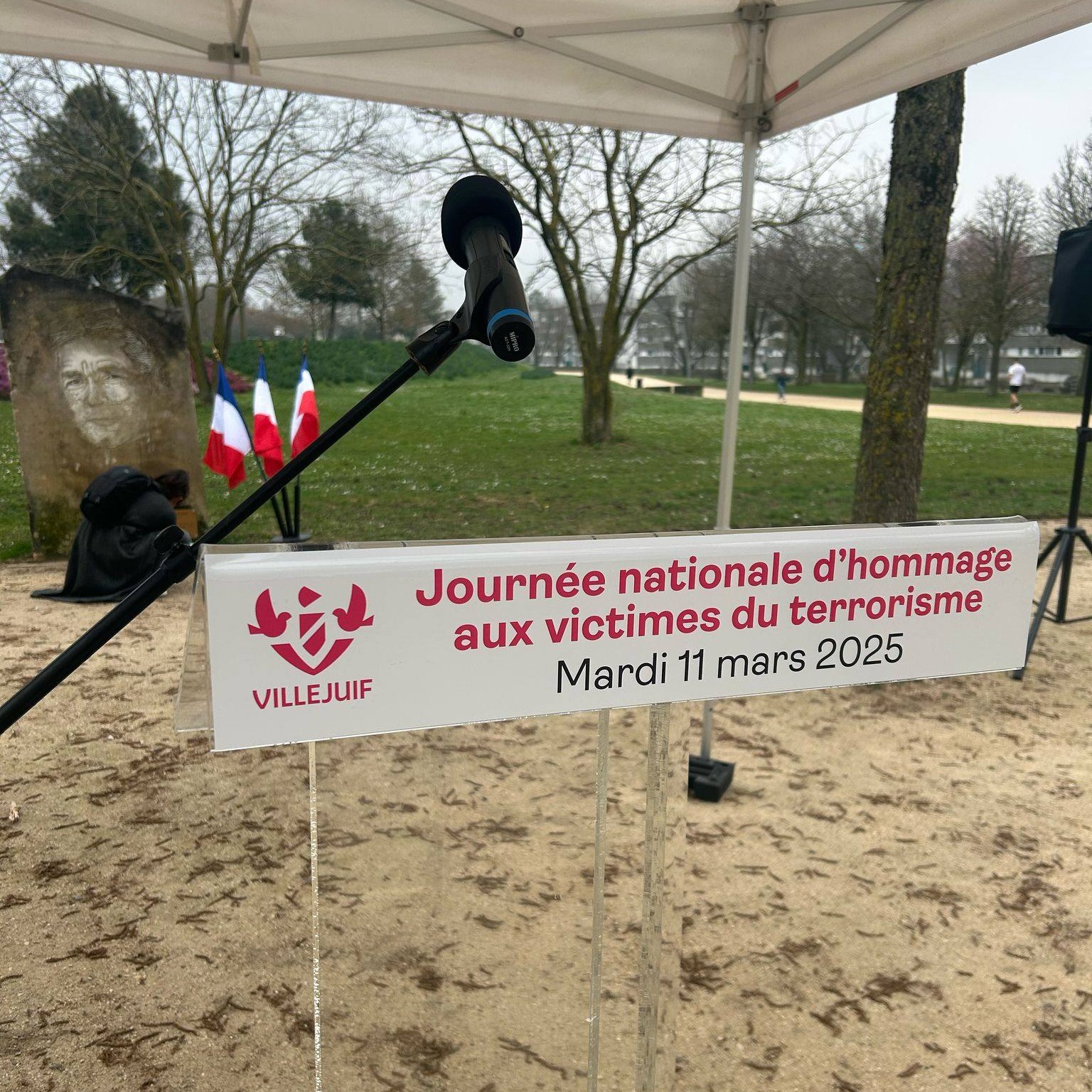 Peut être une image de 1 personne et texte qui dit ’VILLEJUIF Journée nationale d'hommage aux victimes du terrorisme Mardi 11 mars 2025’